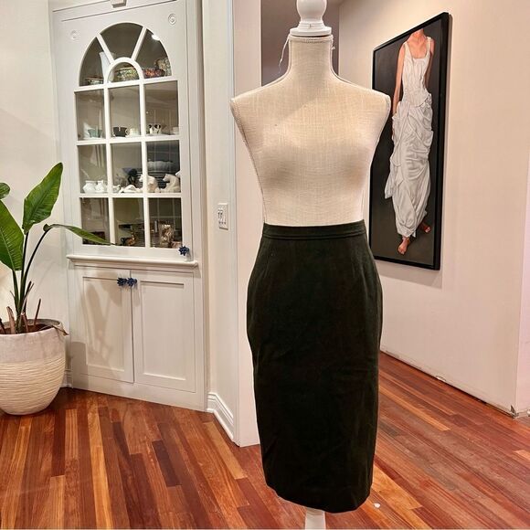 Elegant Chanel Forest Green Pencil Skirt - Picture 1 of 5